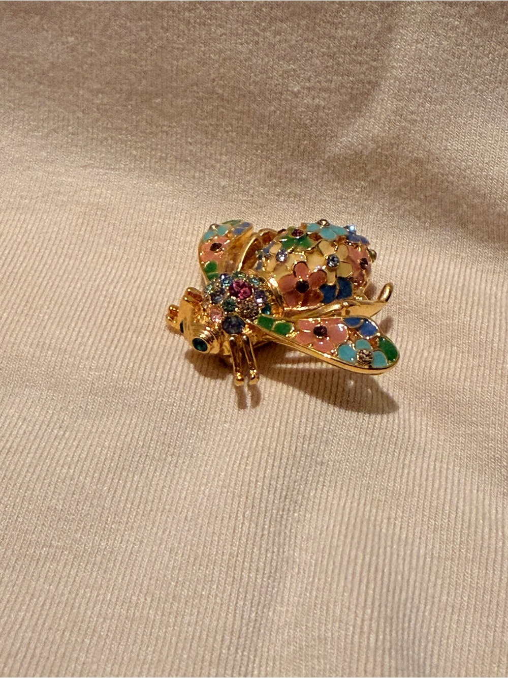 Vintage COMPLETE SET Joan Rivers Four Seasons Bee Brooches - Picture 5 of 8